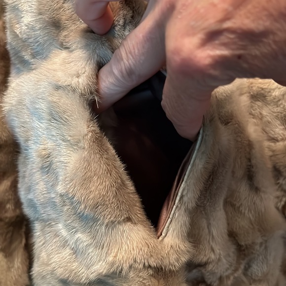 Vintage ladies fur long coat - Picture 16 of 16